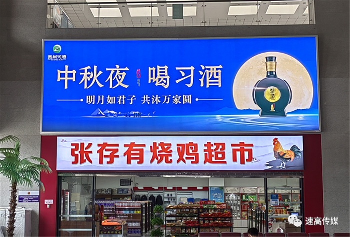 秋高氣爽，戶外廣告又涌現(xiàn)了哪些精彩創(chuàng)意？
